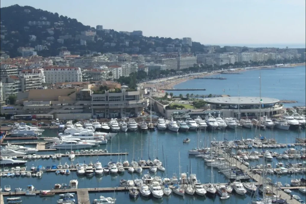 Vue de Cannes - Consultant Google Ads
