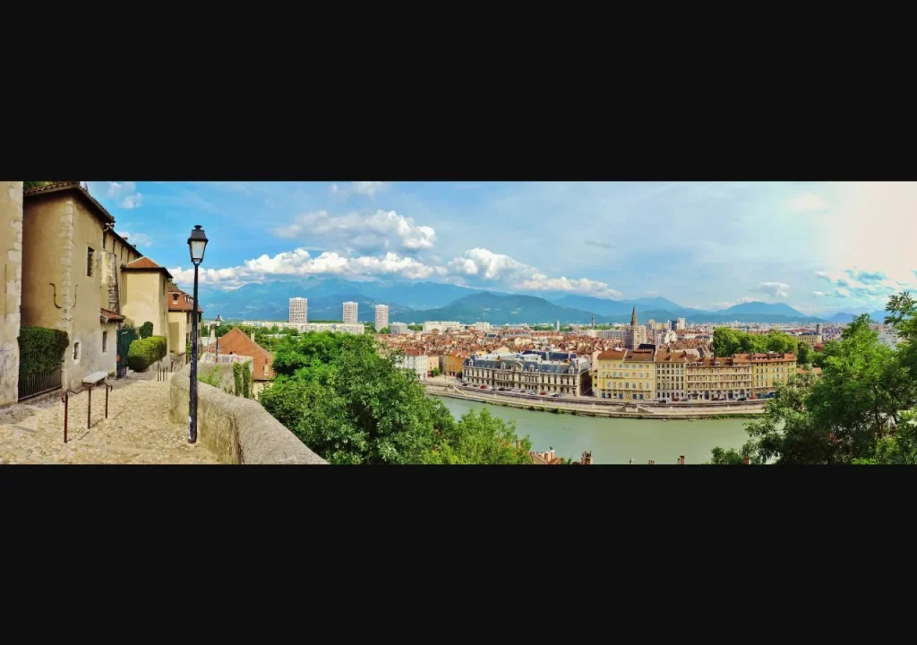Vue de Grenoble - Consultant Google Ads