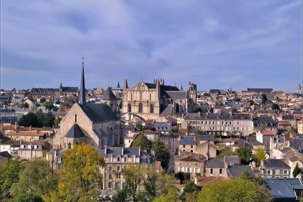 Vue de Poitiers - Consultant Google Ads