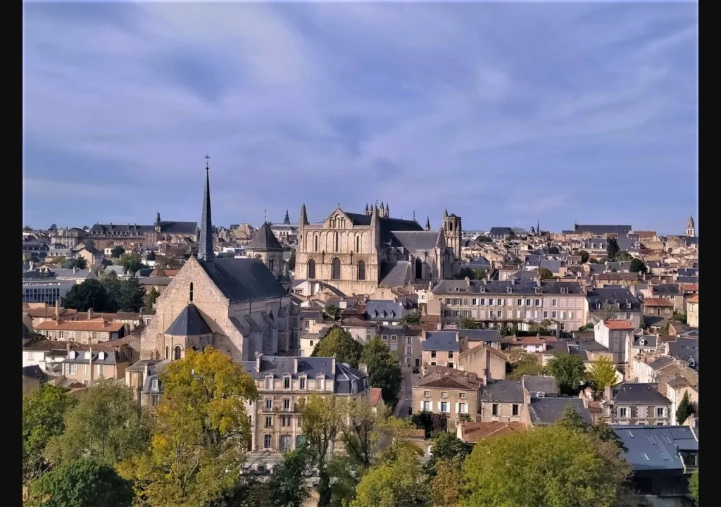 Vue de Poitiers - Consultant Google Ads