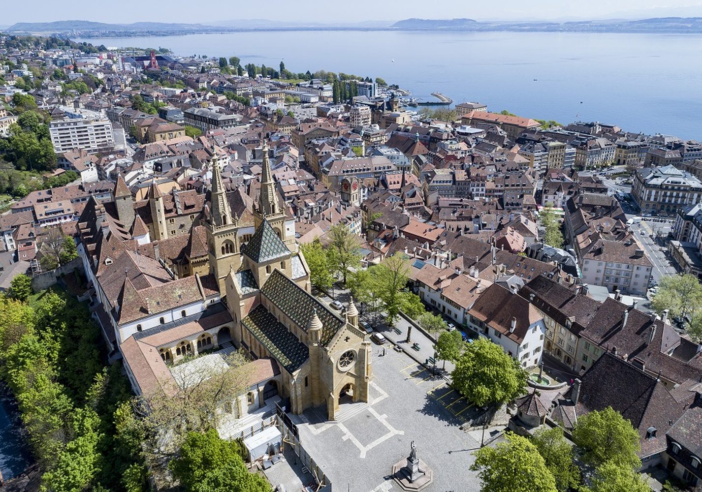 Vue de Neuchâtel - Consultant Google Ads